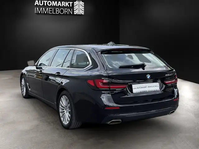 BMW 5 Series view 5