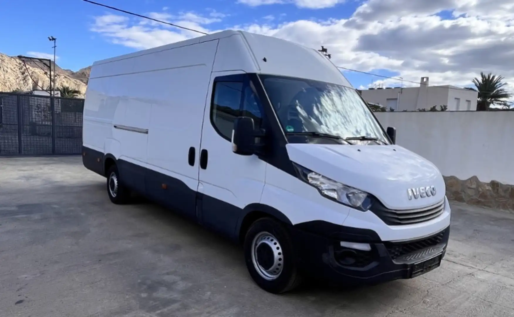 Iveco Daily Family 35S17A SV 4100 H2 16.0 170 Blanc - 1