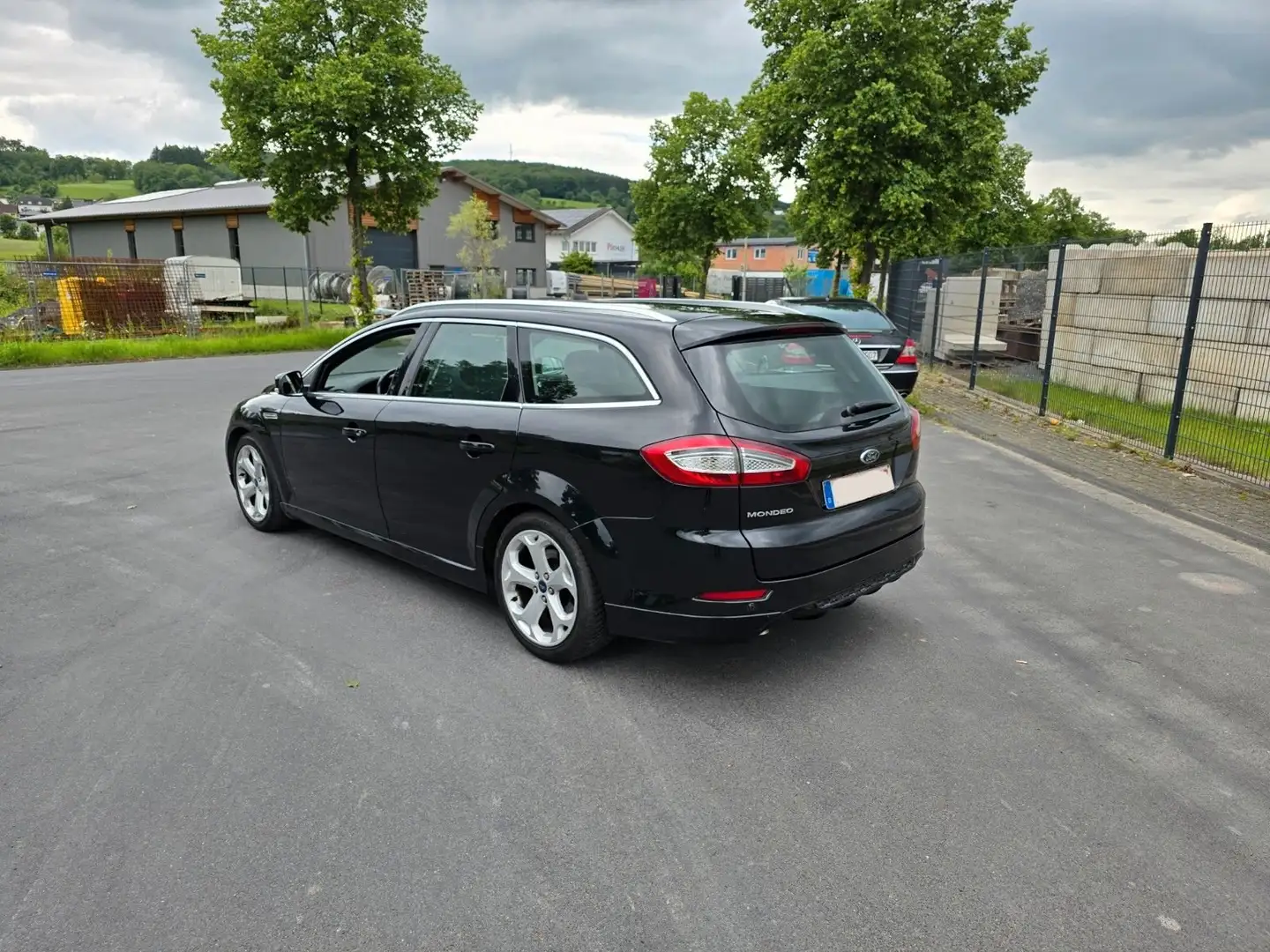 Ford Mondeo Mondeo Turnier 2.0 TDCi Aut.Ambiente Černá - 2