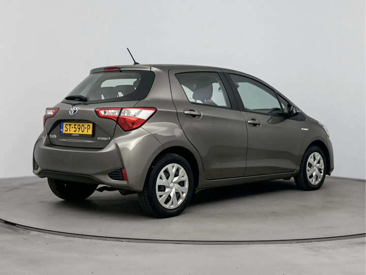 Toyota Yaris 1.5 Hybrid Aspiration | Cruise control | Navigatie Grijs - 2
