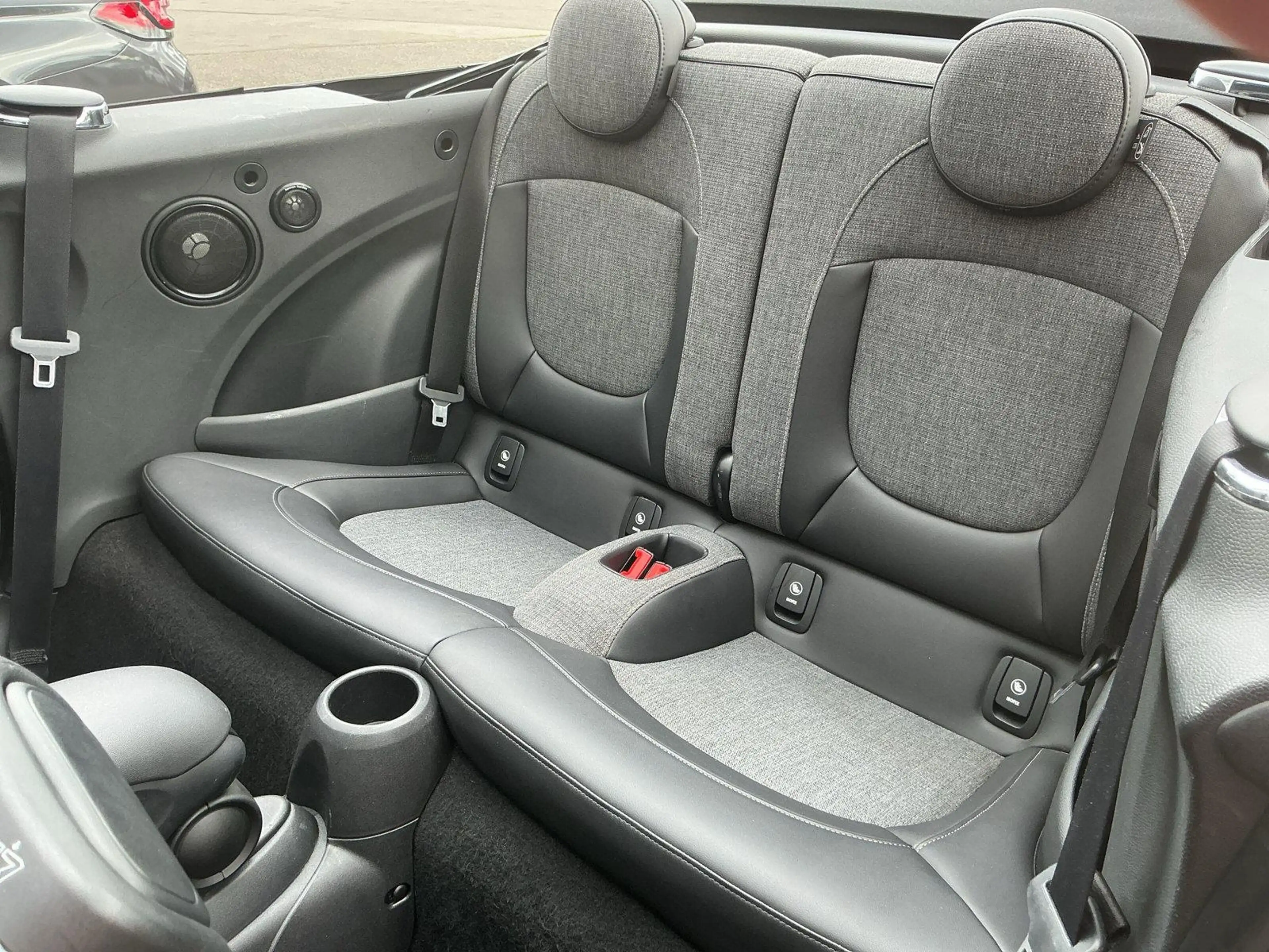 MINI Cooper Cabrio AUT LED H&K Apple&Andro SHZ PDC — photo 11