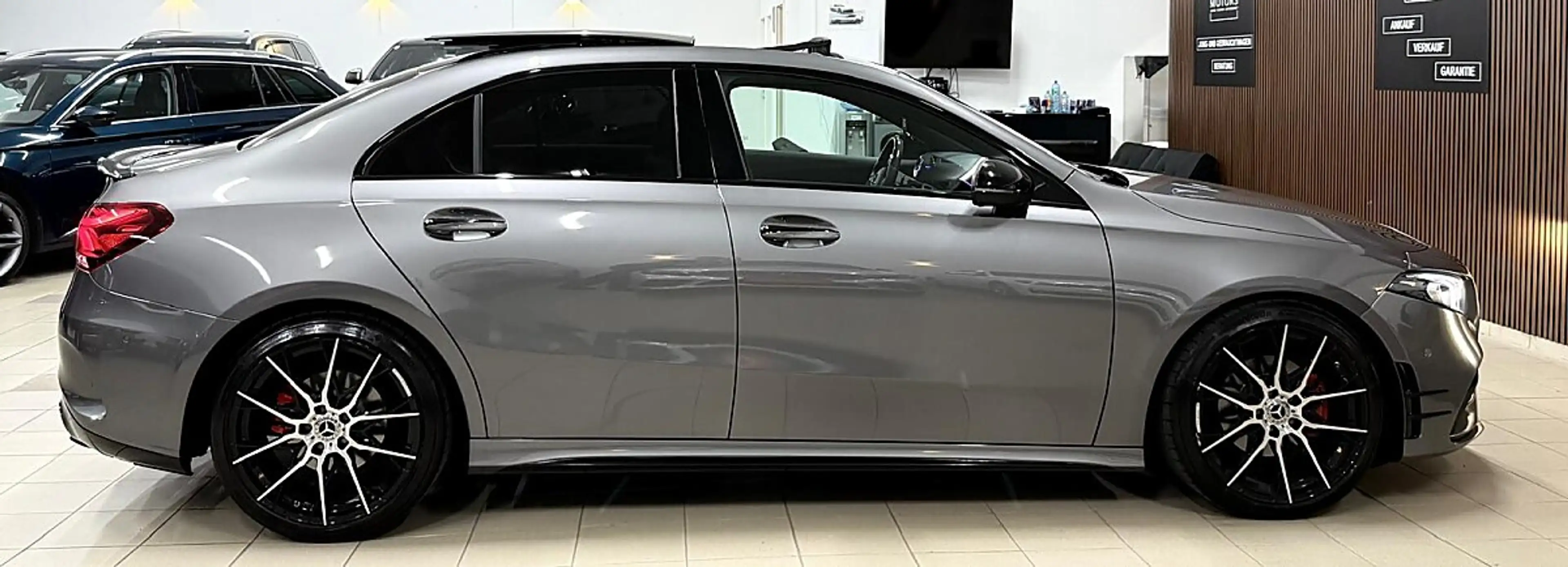 Mercedes-Benz A 200 Lim. AMG Line *Panoramadach*uvm.* — photo 7