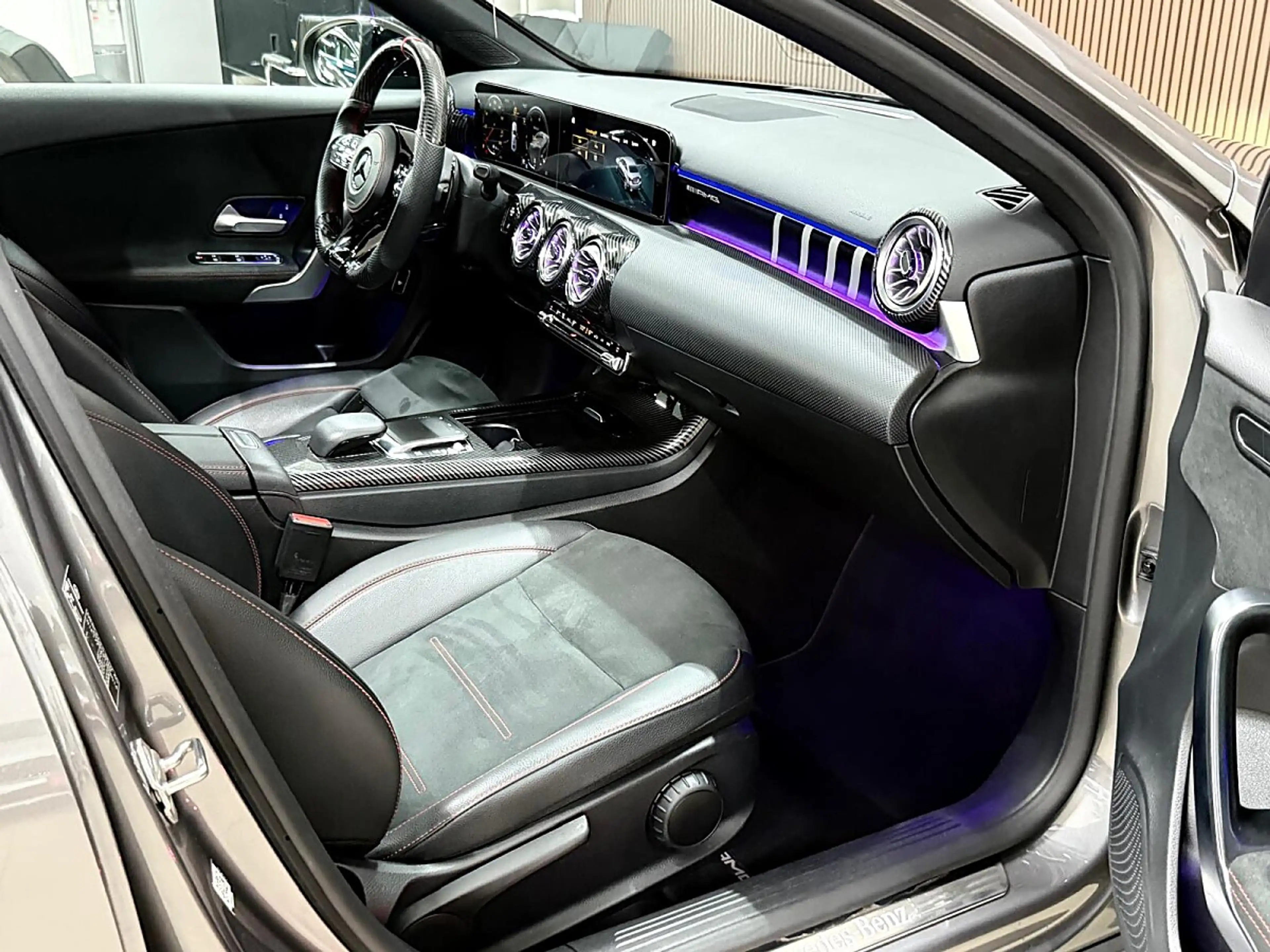 Mercedes-Benz A 200 Lim. AMG Line *Panoramadach*uvm.* — photo 15
