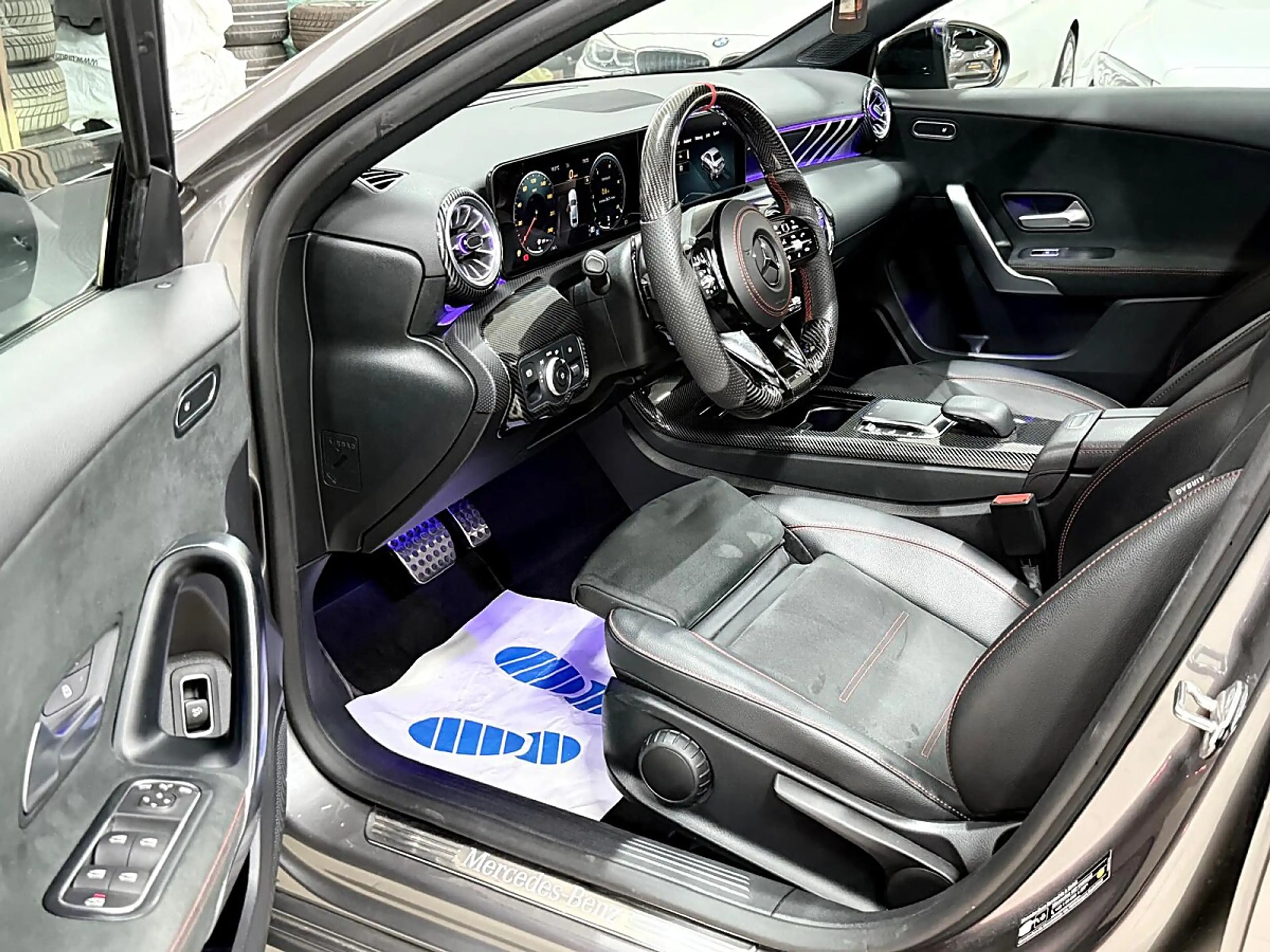 Mercedes-Benz A 200 Lim. AMG Line *Panoramadach*uvm.* — photo 14