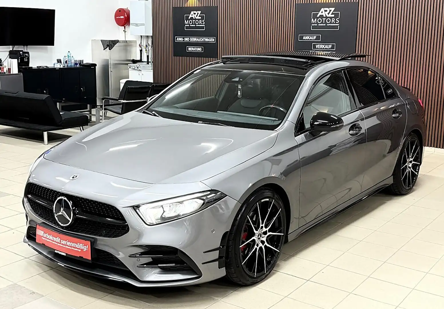 Mercedes-Benz A 200 Lim. AMG Line *Panoramadach*uvm.* Silber - 1