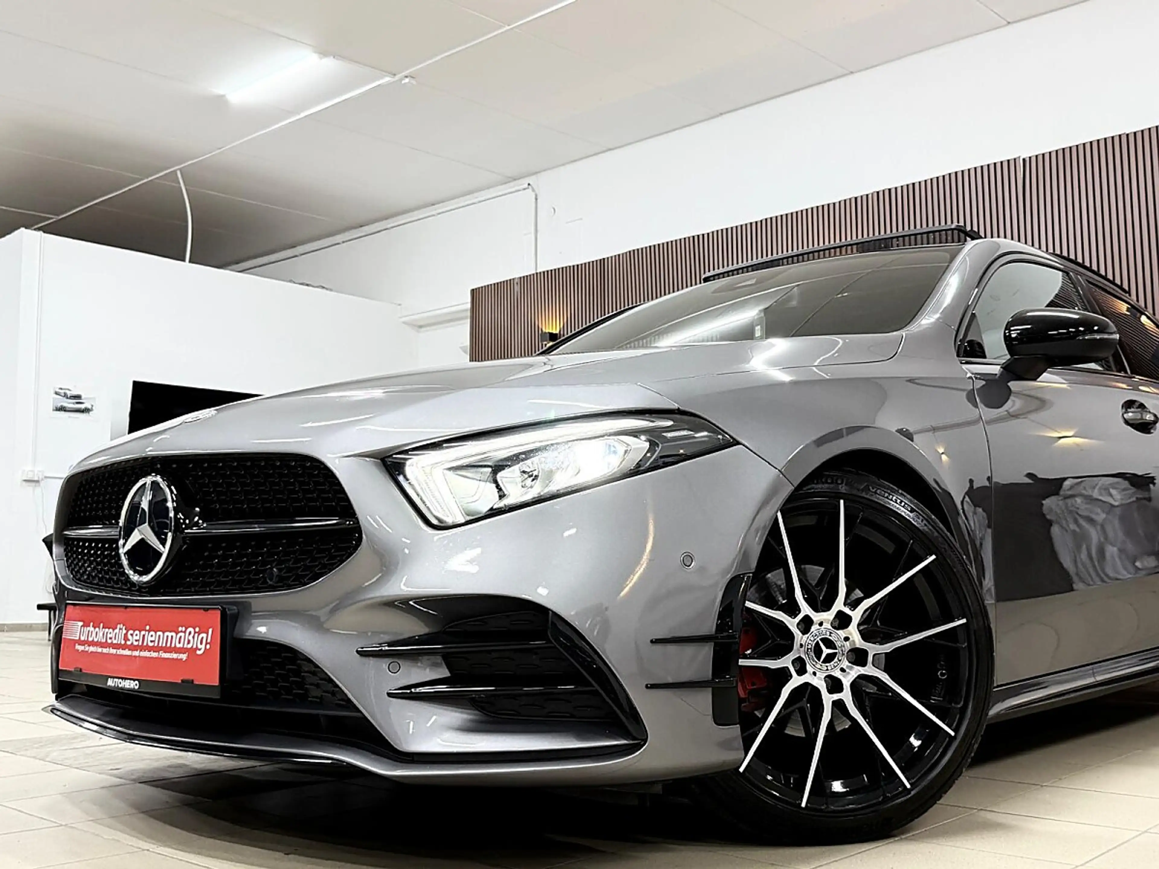 Mercedes-Benz A 200 Lim. AMG Line *Panoramadach*uvm.* — photo 9