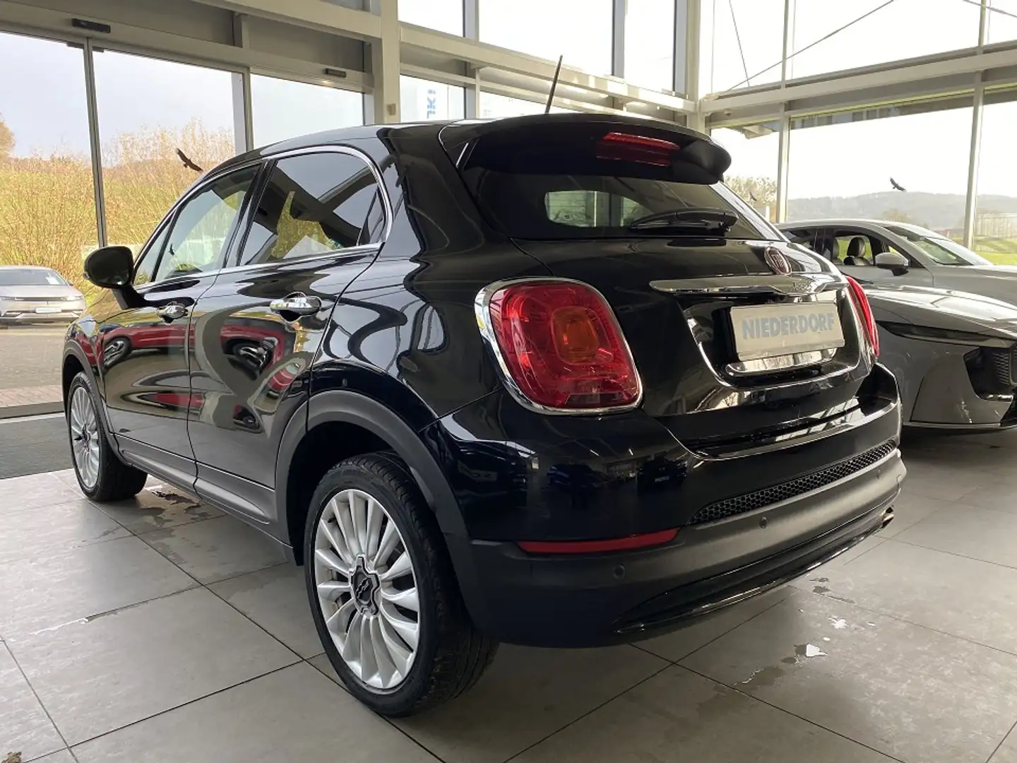 Fiat 500X 1.4 MultiAir Lounge LEDER XENON NAVI KAM Schwarz - 2