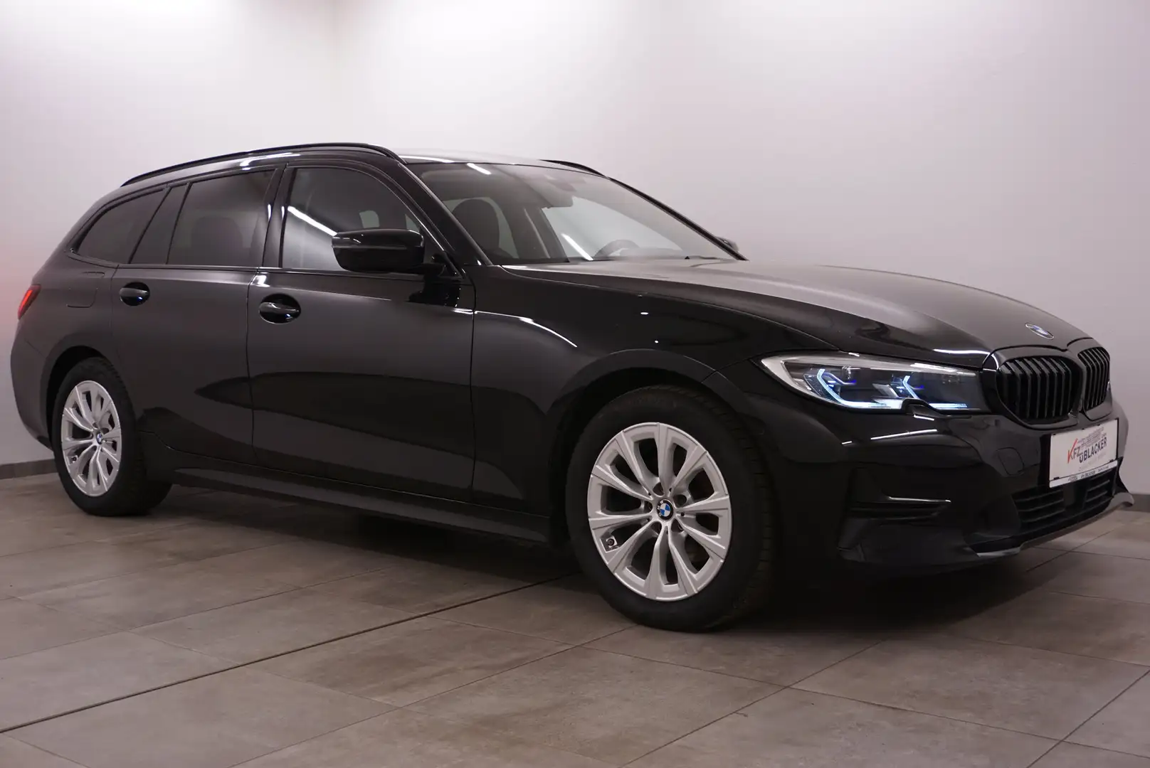 BMW 320 d Sport Line // Laser // Anhängervorr. // ACC Schwarz - 1