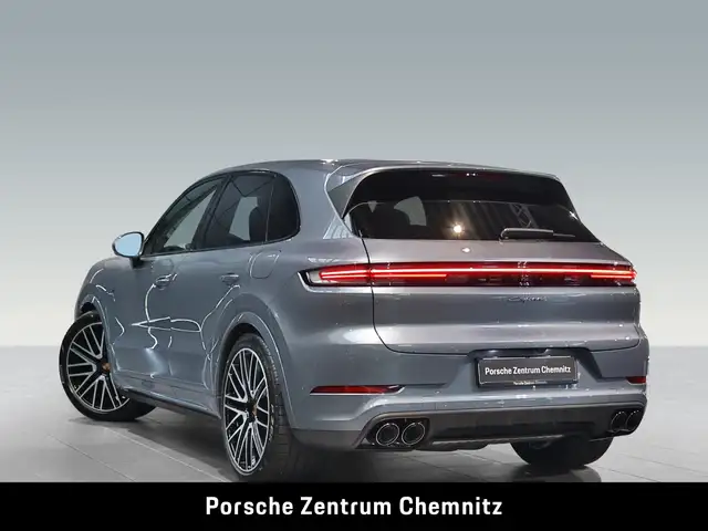 Porsche Cayenne view 3