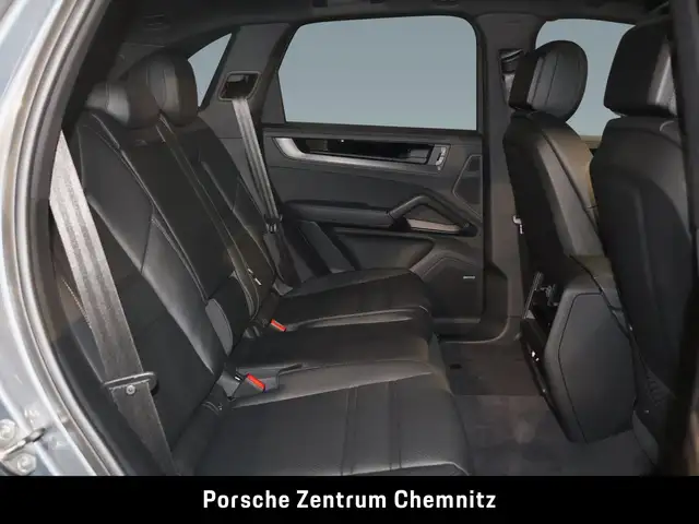 Porsche Cayenne view 8