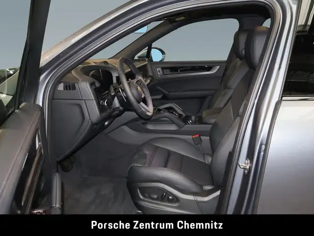 Porsche Cayenne view 12