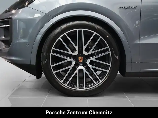 Porsche Cayenne view 6