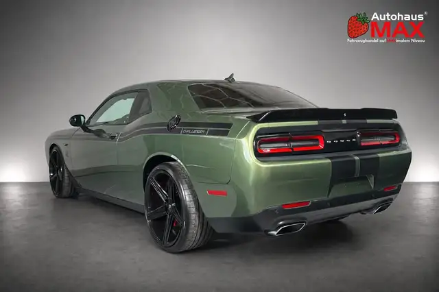 Dodge Challenger view 3