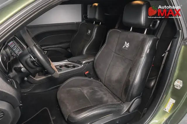Dodge Challenger view 13