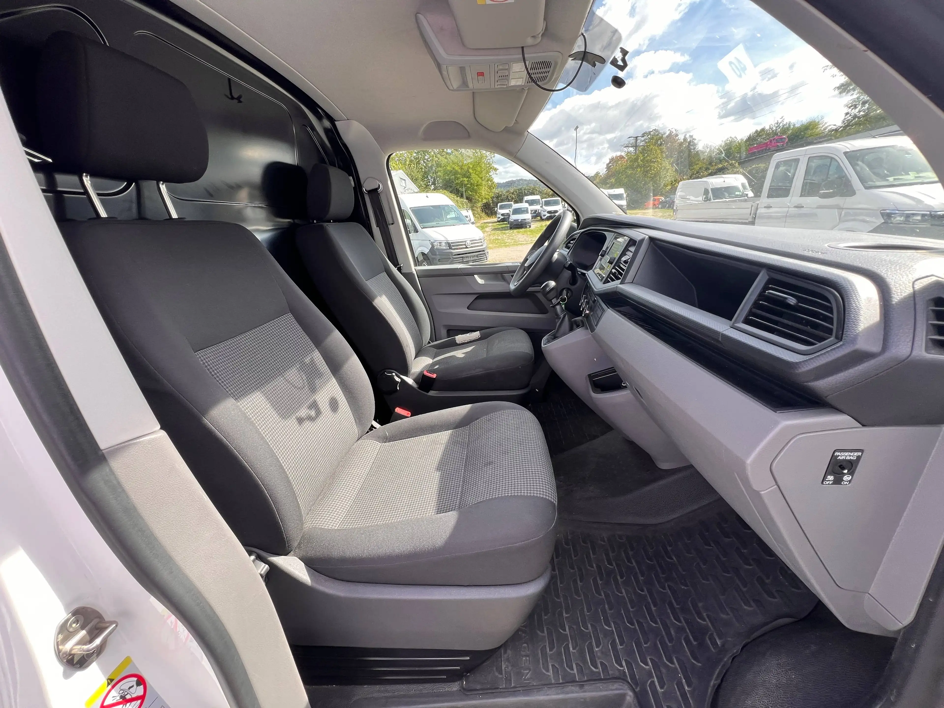 Volkswagen T6.1 Transporter T6.1 Transporter Kasten FWD lang 2.0 TDI Kamera — photo 14
