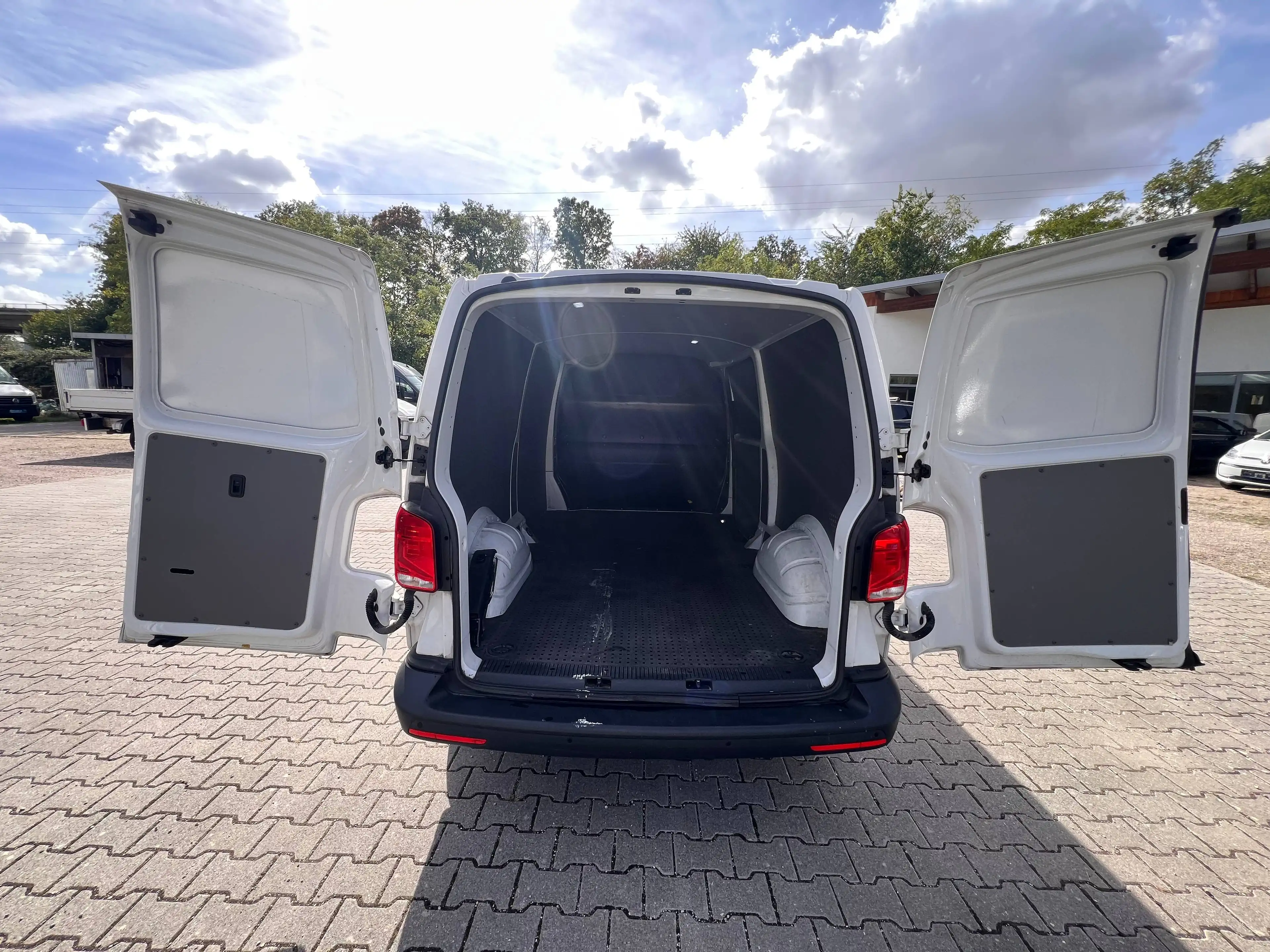 Volkswagen T6.1 Transporter T6.1 Transporter Kasten FWD lang 2.0 TDI Kamera — photo 12