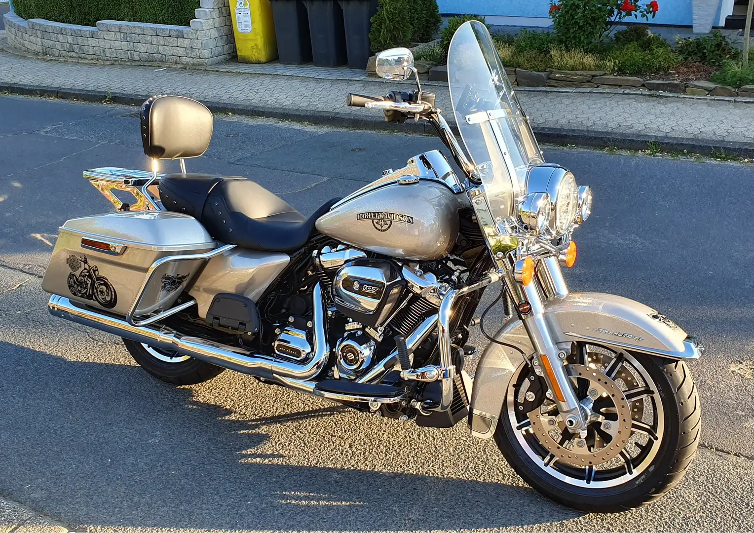 Harley-Davidson Road King FLHR mit KESSTECH-Auspuff Oro - 2