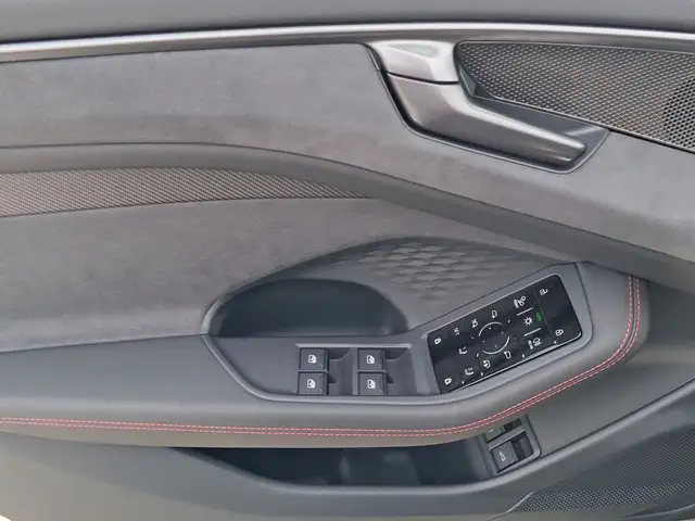 Audi A6 view 8