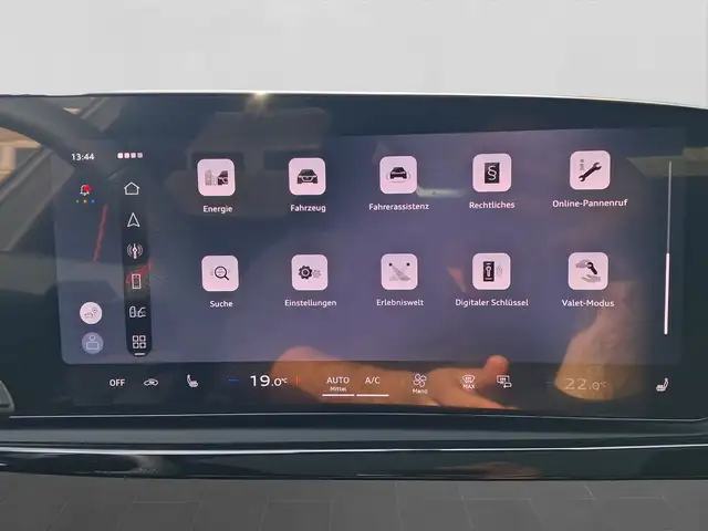 Audi A6 view 13