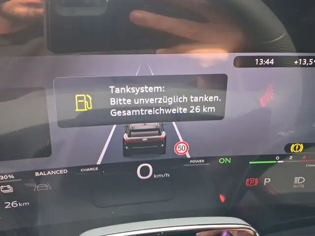 Audi A6 view 10