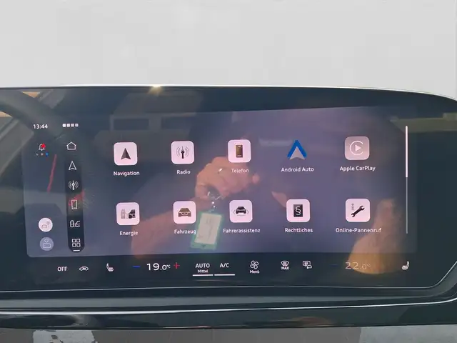 Audi A6 view 12