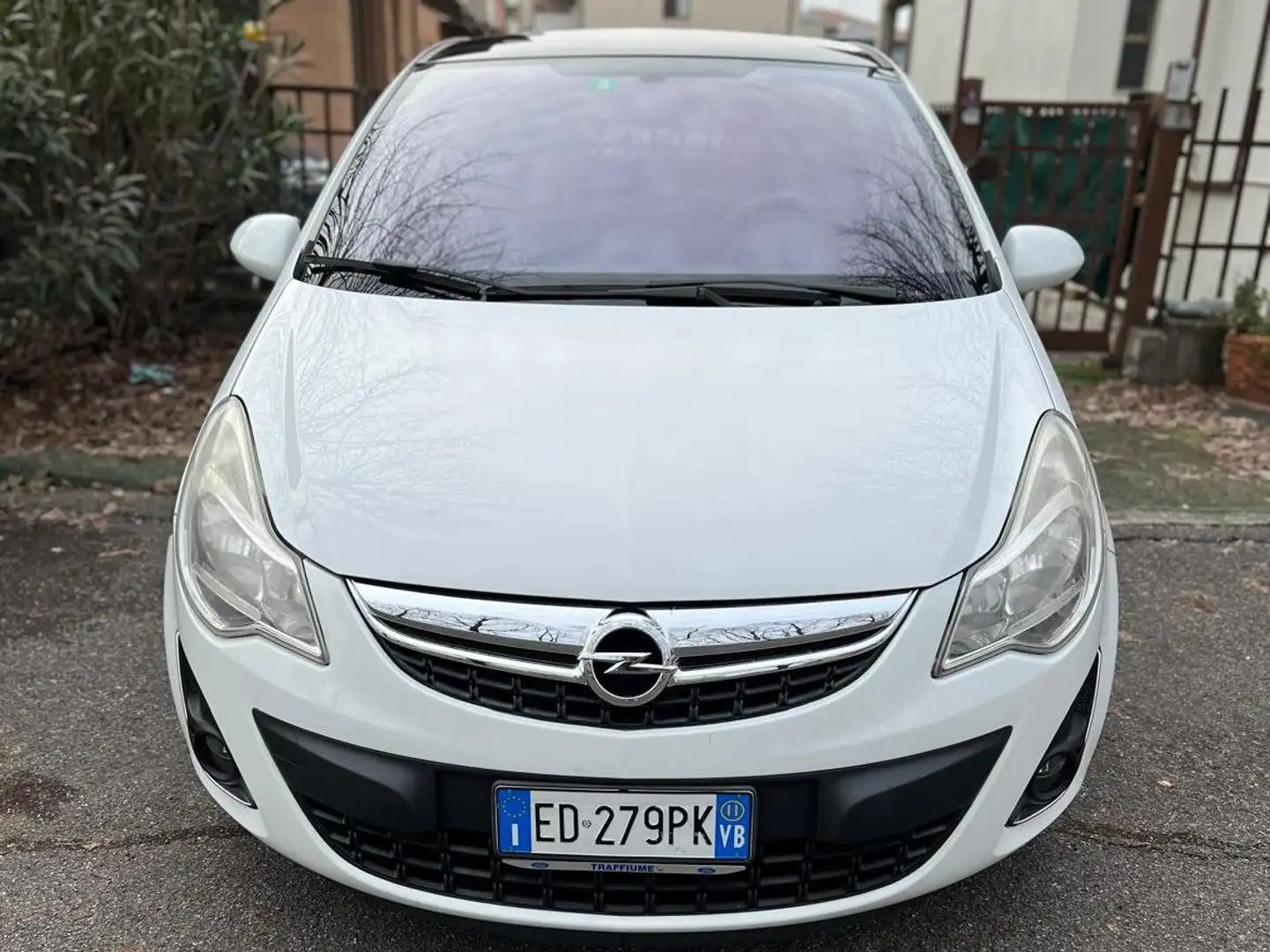 Opel Corsa Corsa 3p 1.4 b-Color Weiß - 2