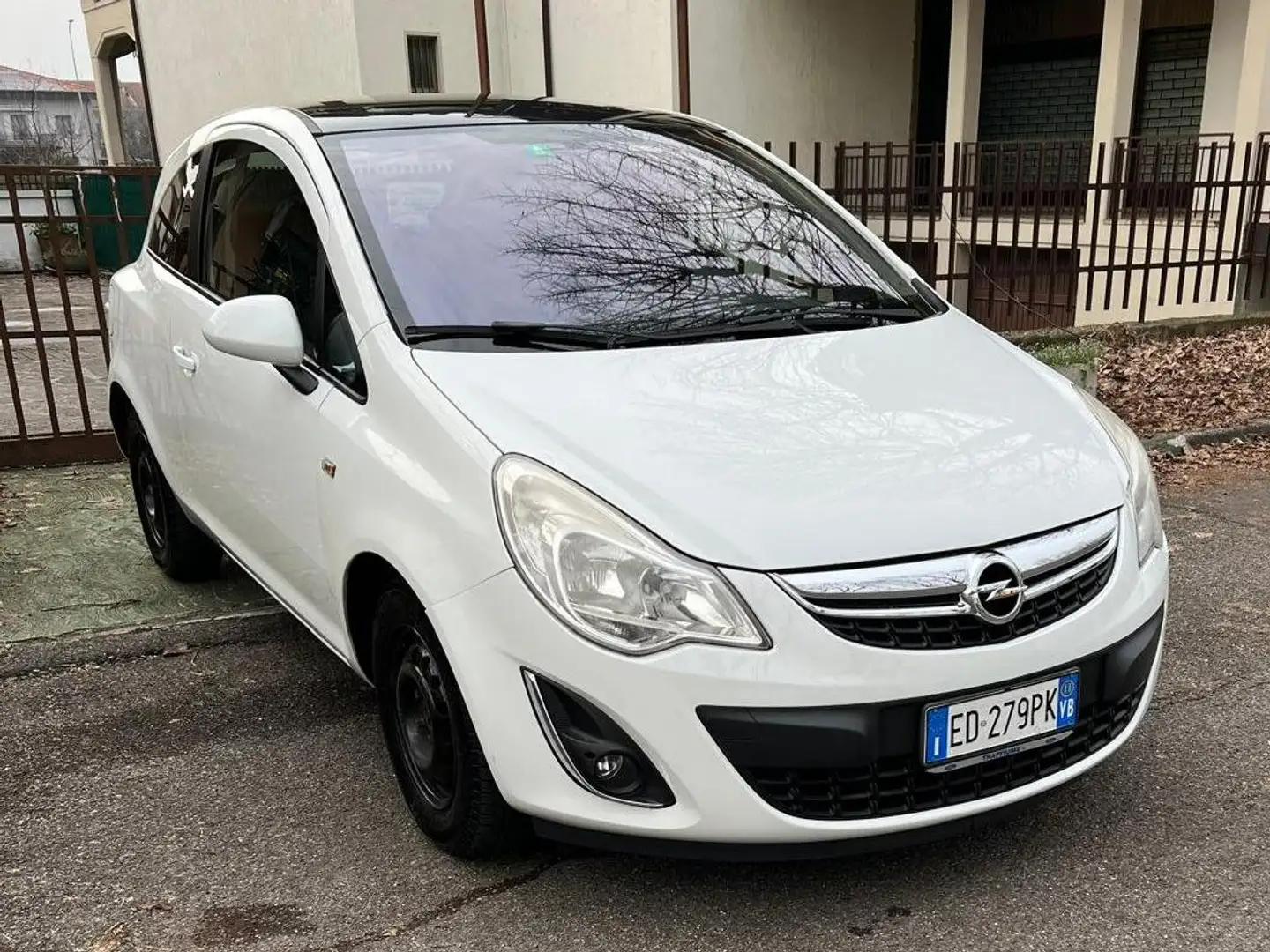 Opel Corsa Corsa 3p 1.4 b-Color Weiß - 1