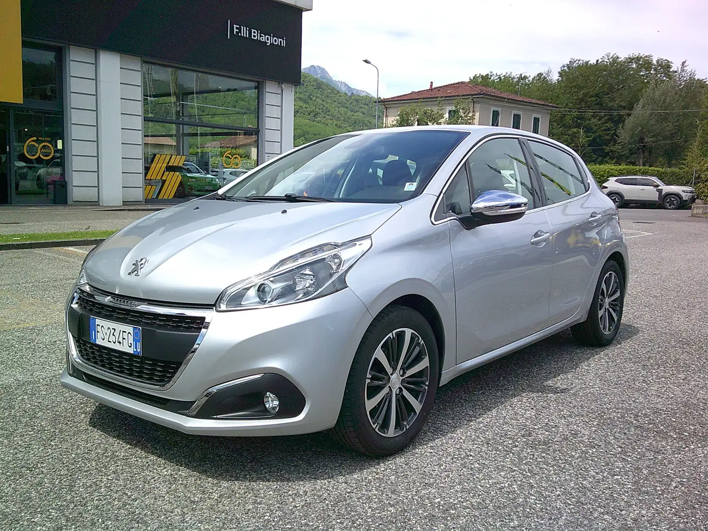 Peugeot 208 208 5p 1.2 puretech Allure 82cv Silber - 1