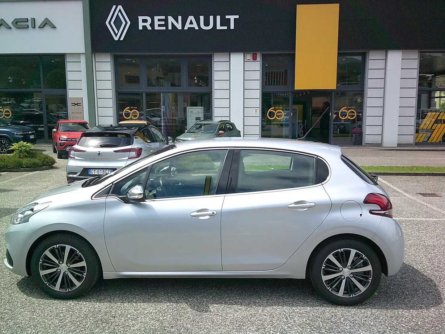 Peugeot 208 208 5p 1.2 puretech Allure 82cv Silber - 2