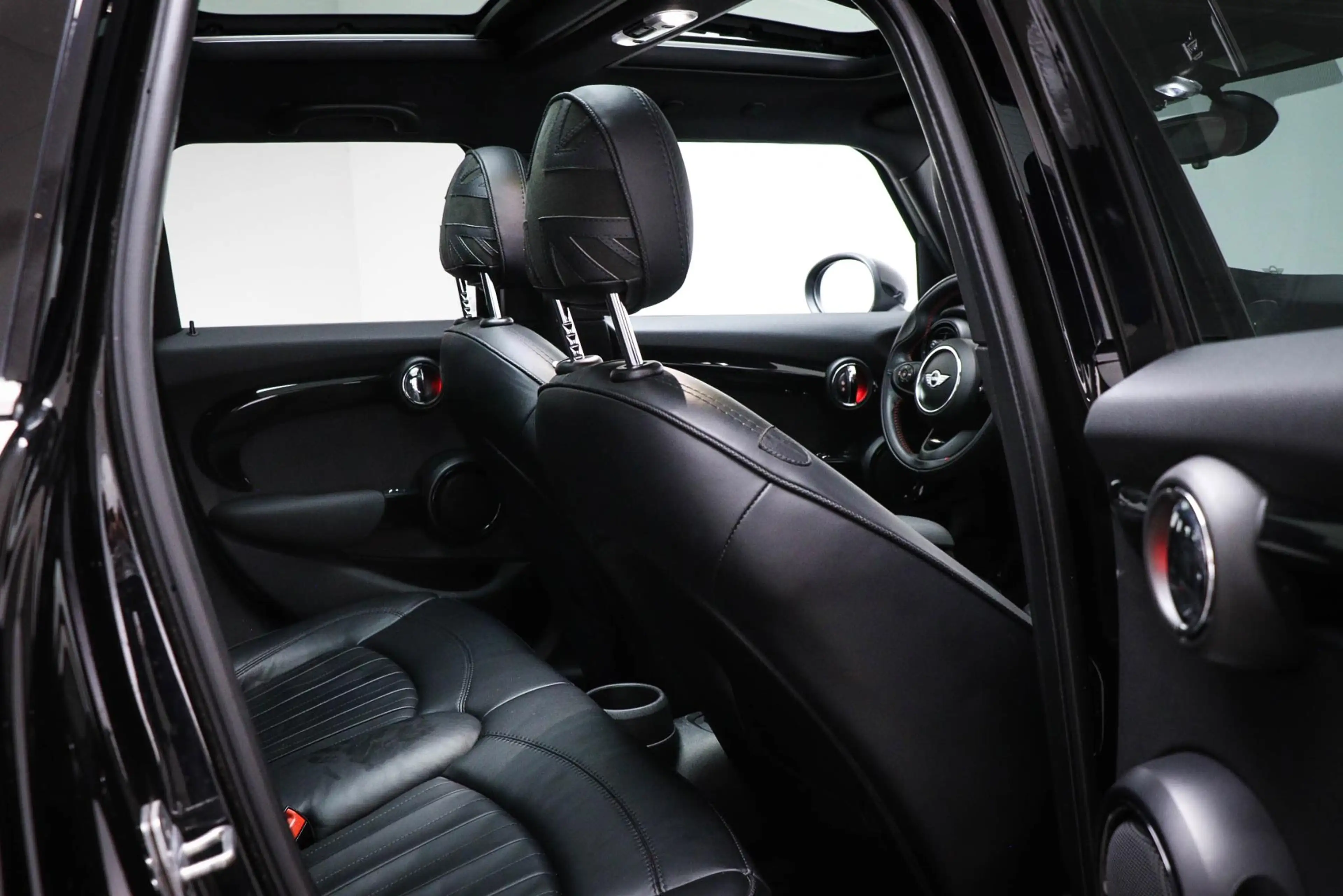 MINI Cooper S 5-Deurs 2.0 Chili Serious Business | PANORAMADAK | — photo 12