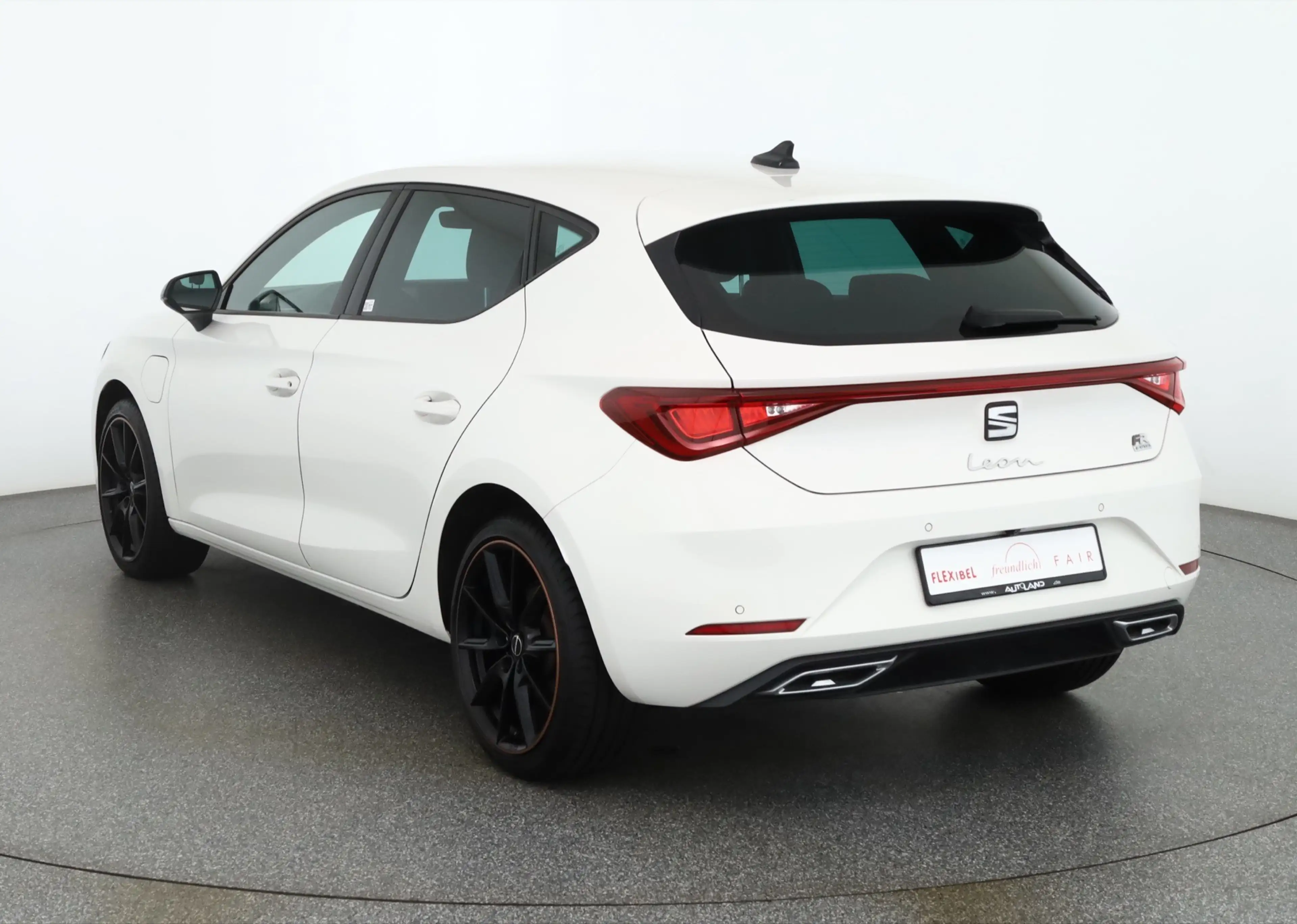 SEAT Leon 1.4 FR e-Hybrid LED Navi Sitzheizung Kamera — photo 3