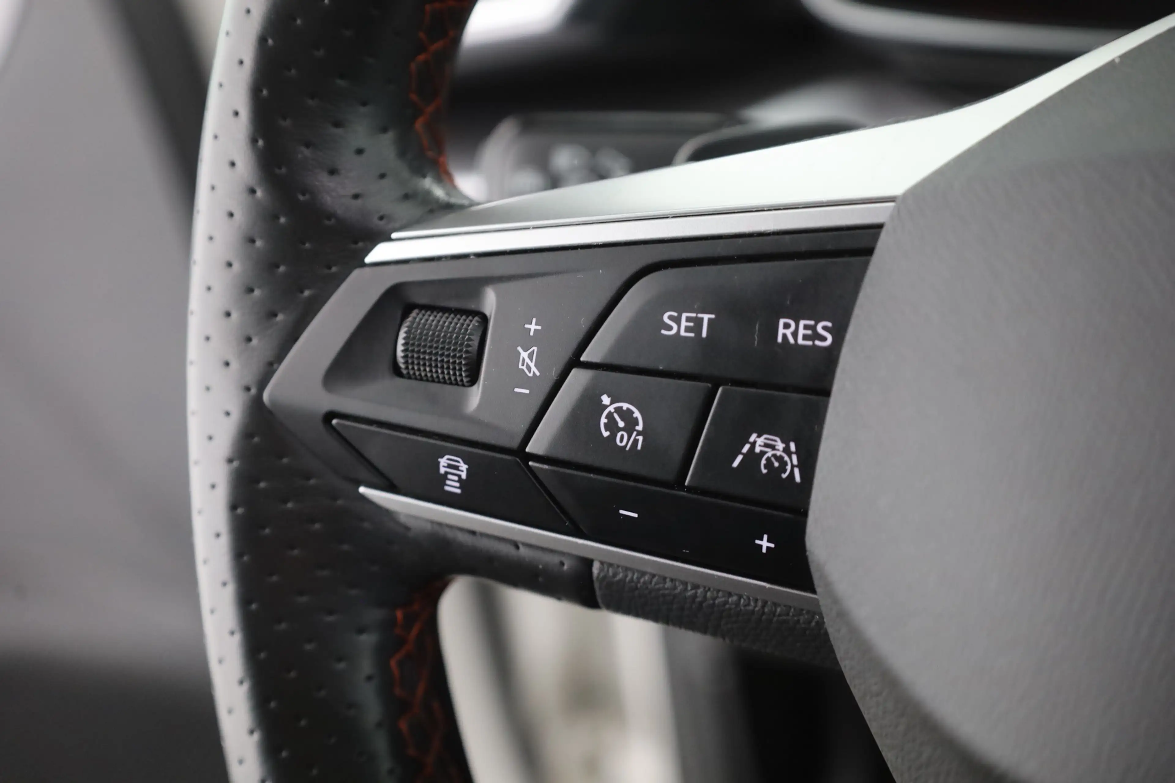 SEAT Leon 1.4 FR e-Hybrid LED Navi Sitzheizung Kamera — photo 15