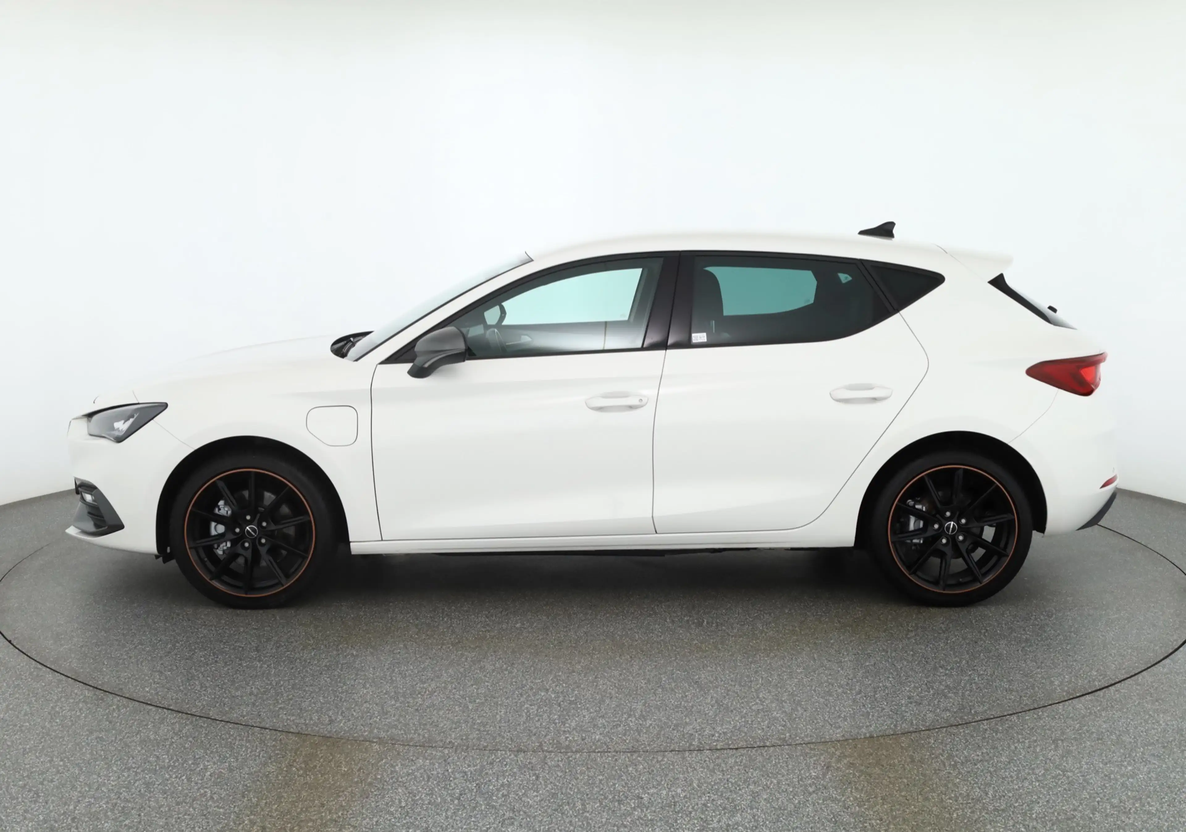 SEAT Leon 1.4 FR e-Hybrid LED Navi Sitzheizung Kamera — photo 2