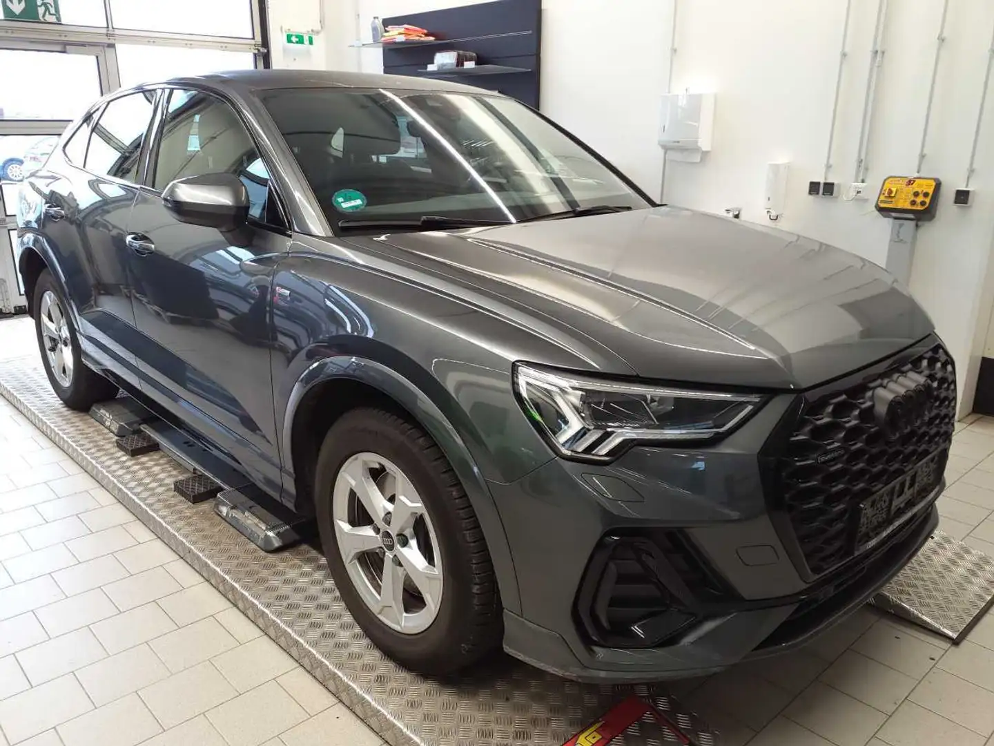 Audi Q3 45 TFSI QUATTRO S LINE *LED*KAMERA* Gris - 2