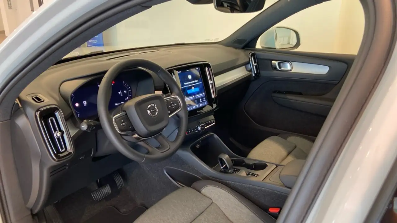 Volvo XC40 2026