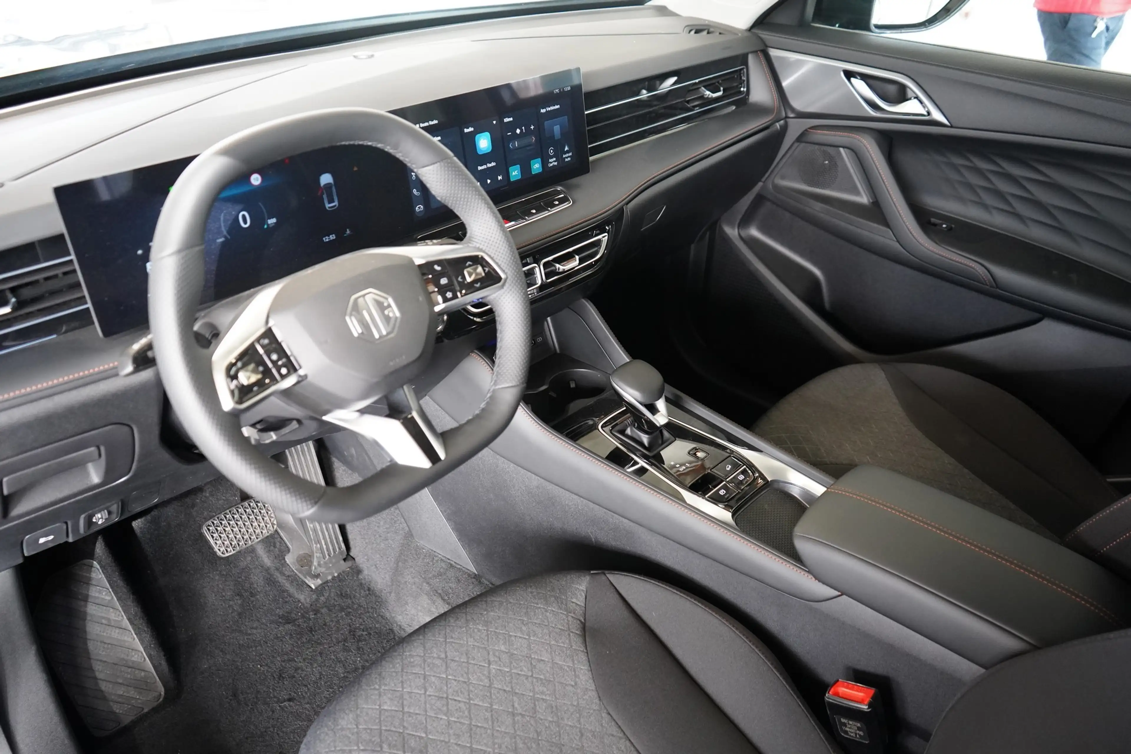 MG HS 1.5 Luxury LED Navi SHZ Kamera — photo 9
