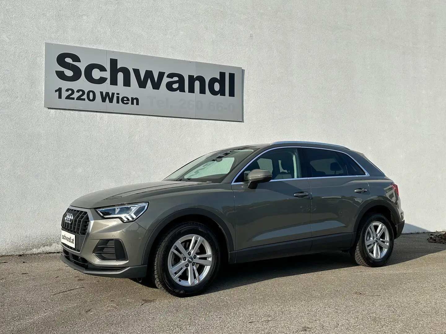 Audi Q3 35 TFSI Grau - 2