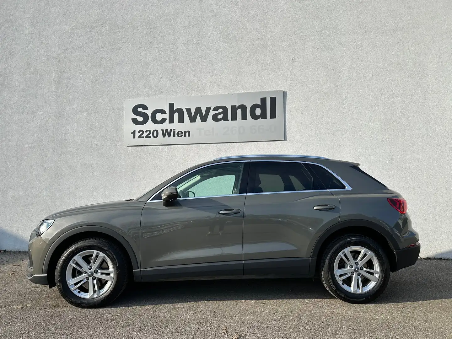 Audi Q3 35 TFSI Grau - 1