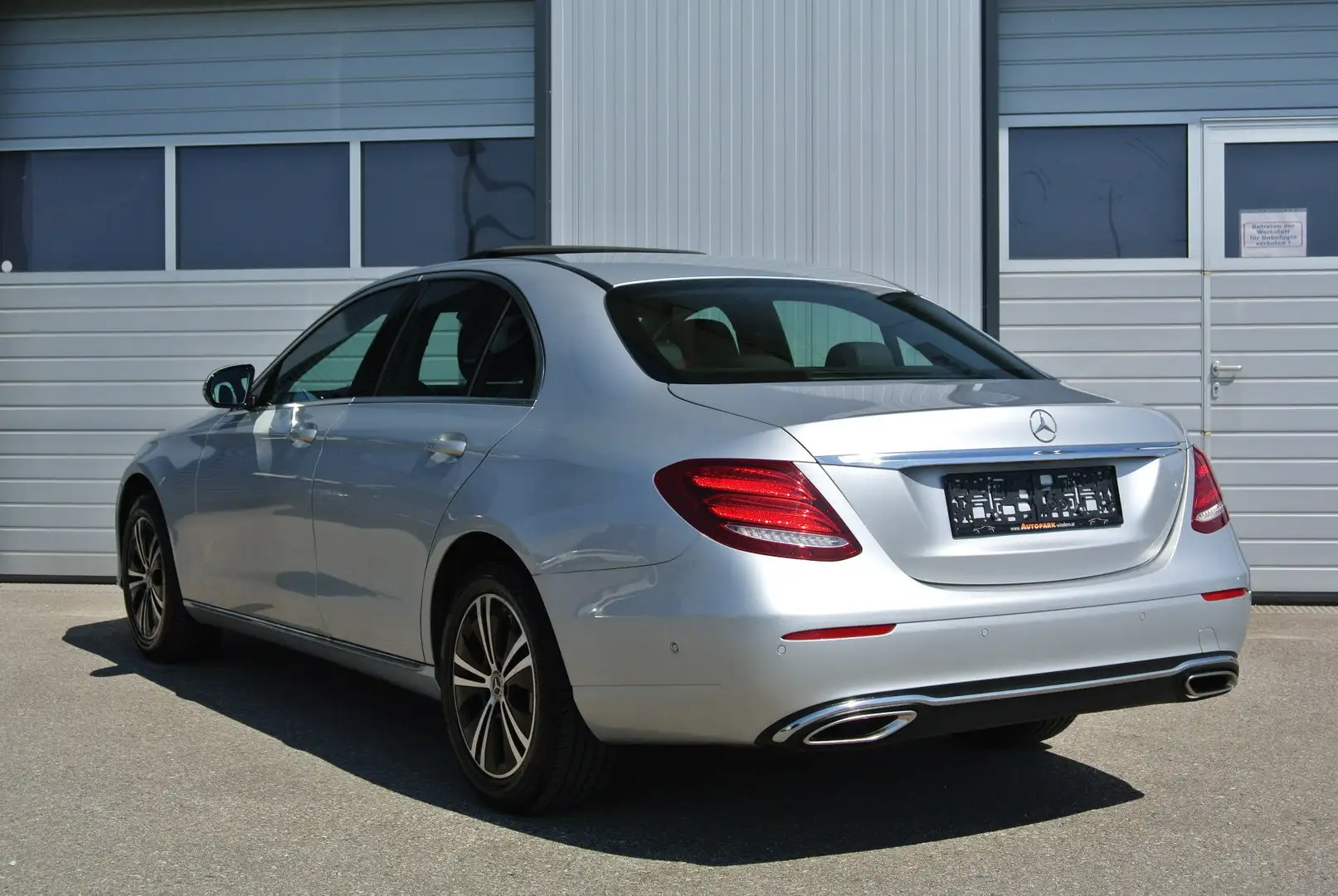 Mercedes-Benz E 200 EQ Boost Aut * Glasdach * widescreen * LED * AHK* Silber - 2