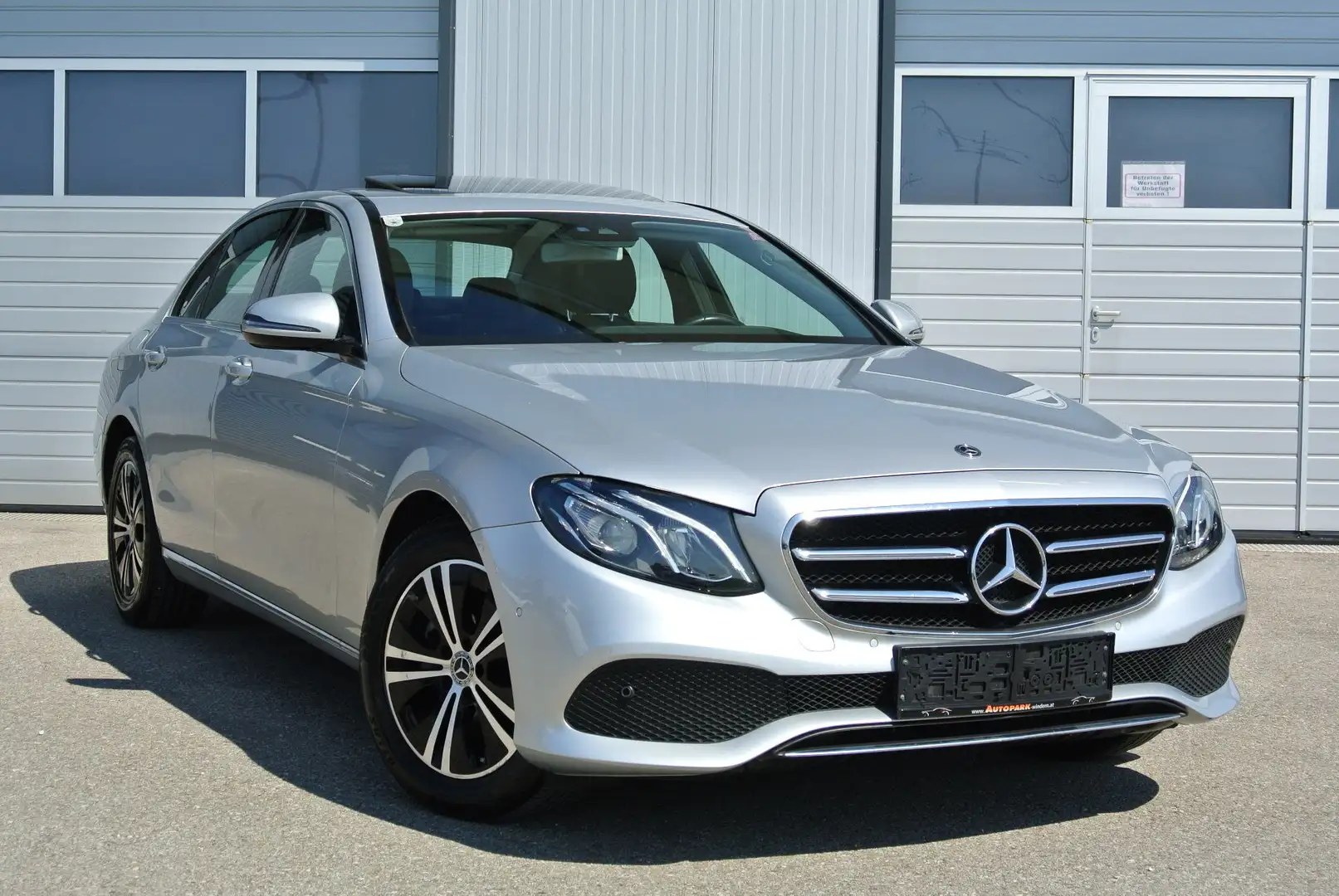 Mercedes-Benz E 200 EQ Boost Aut * Glasdach * widescreen * LED * AHK* Silber - 1