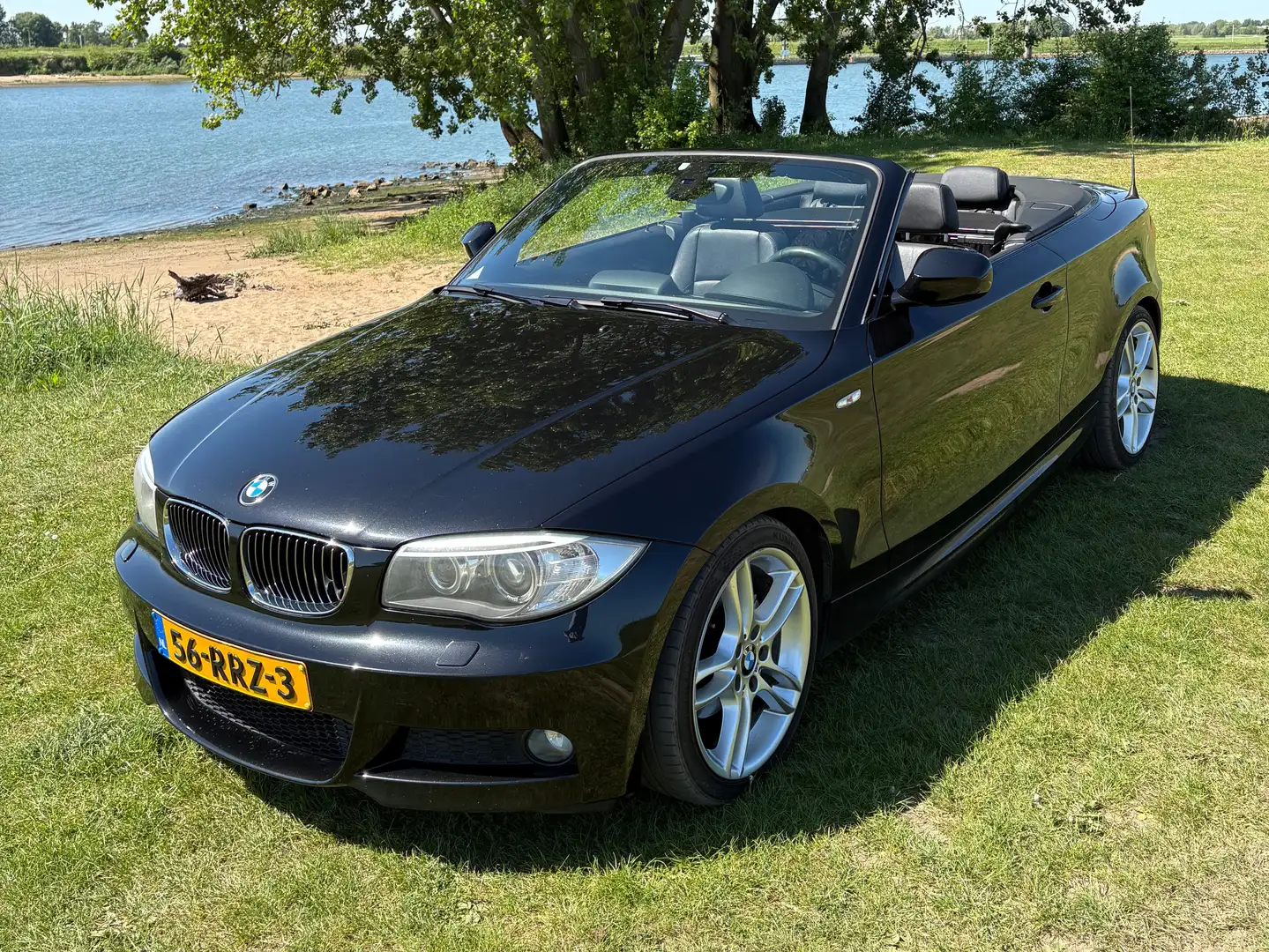 BMW 118 118i cabriolet 143 pk M-Sport high executive Zwart - 1
