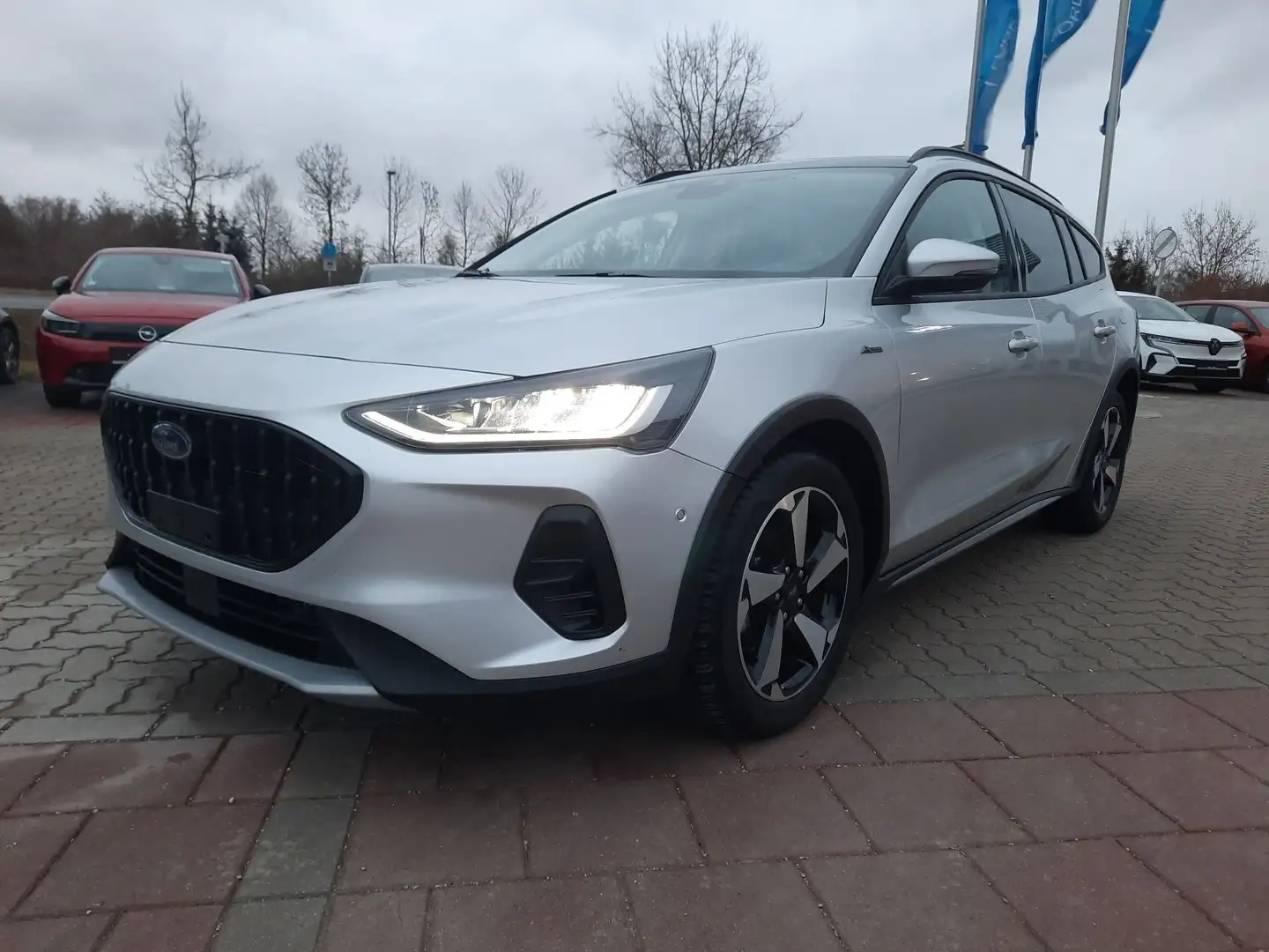 Ford Focus Turnier 1.5 Active X PANO HUD Kamera Navi Argent - 2
