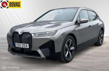 xDrive40 Sport Edition 77 kWh, Laser, pano, trekha