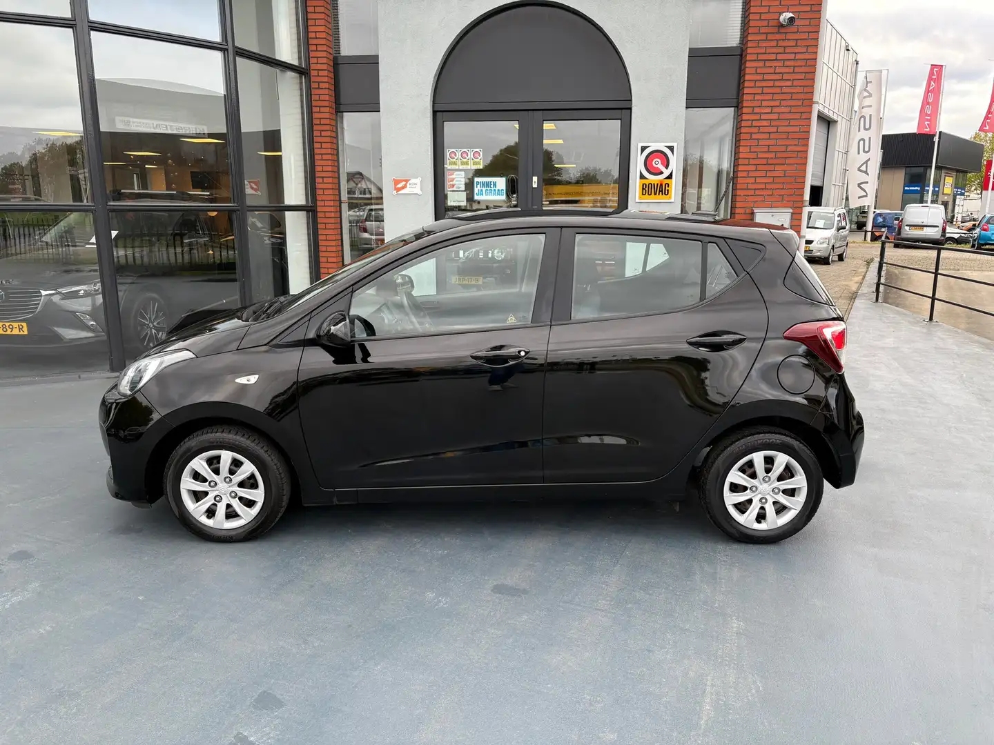 Hyundai i10 1.0i Comfort AIRCO NAVI Schwarz - 2