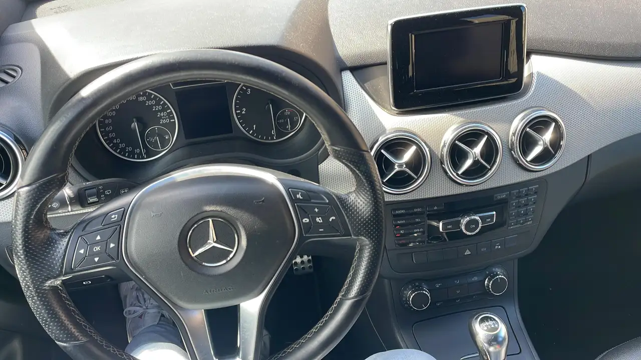 Mercedes-Benz B 200