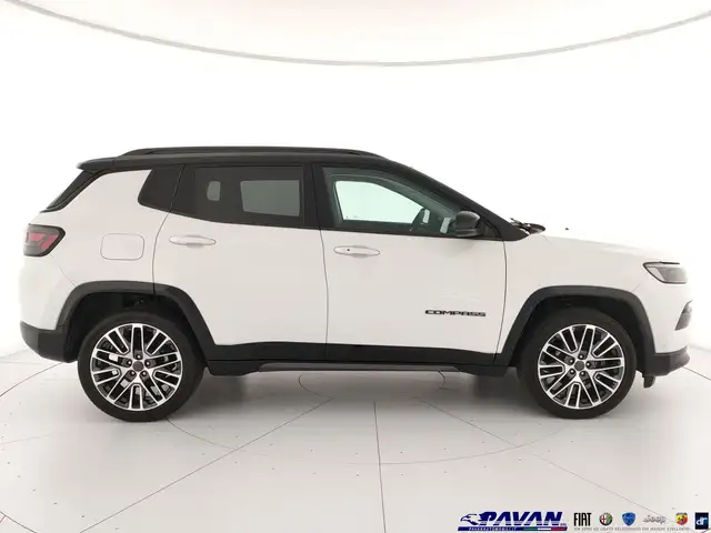 Jeep Compass view 4