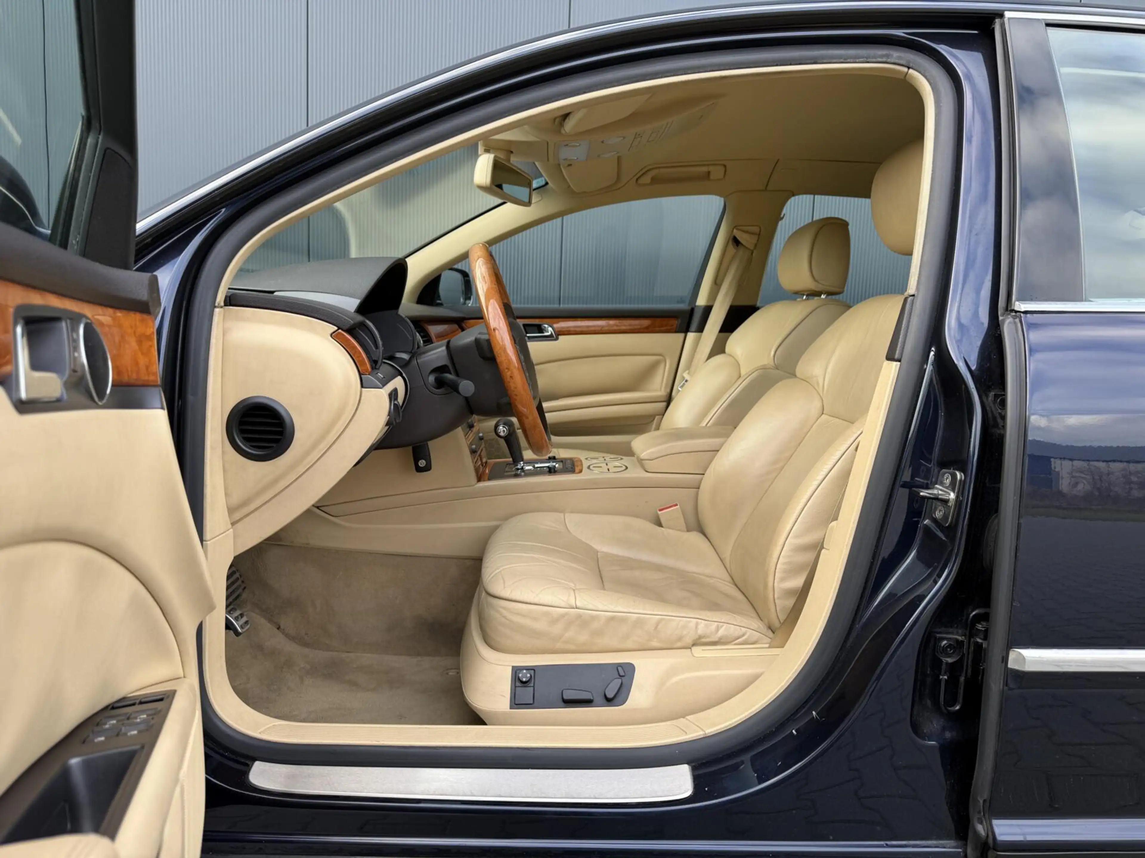 Volkswagen Phaeton 3.2 V6 5p. Leder - Xenon - Navi - Luchtvering - Lu — photo 18