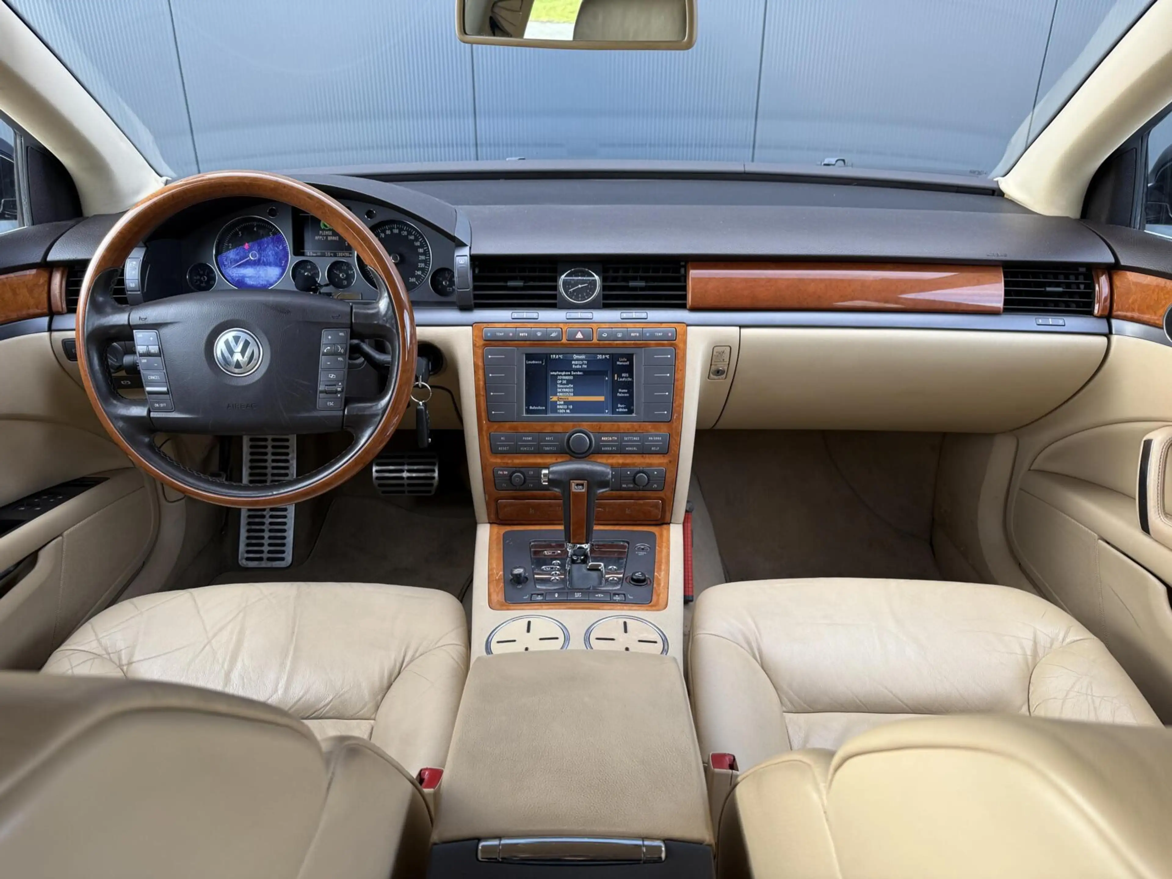 Volkswagen Phaeton 3.2 V6 5p. Leder - Xenon - Navi - Luchtvering - Lu — photo 15