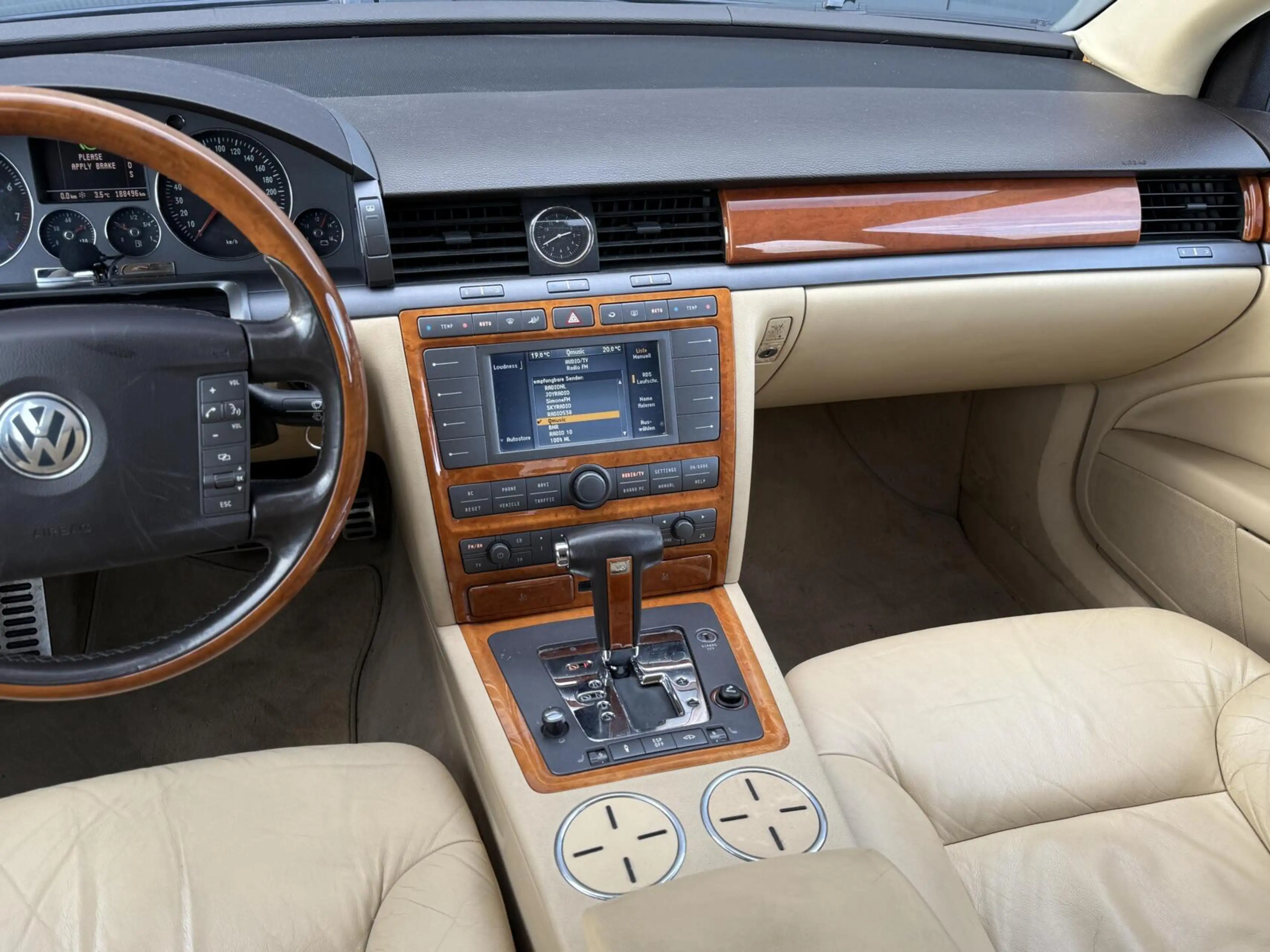 Volkswagen Phaeton 3.2 V6 5p. Leder - Xenon - Navi - Luchtvering - Lu — photo 22