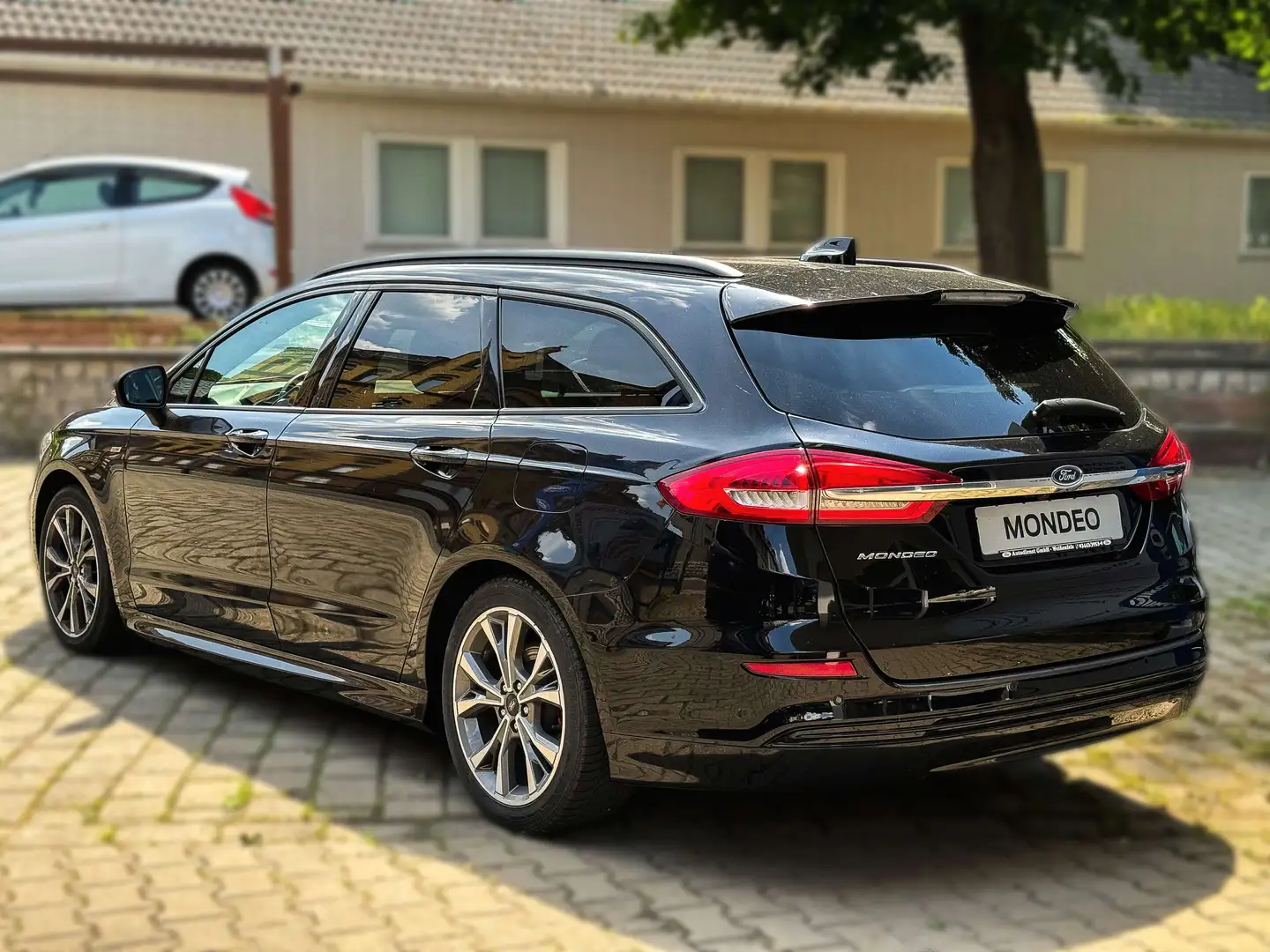 Ford Mondeo ST-Line Schwarz - 2